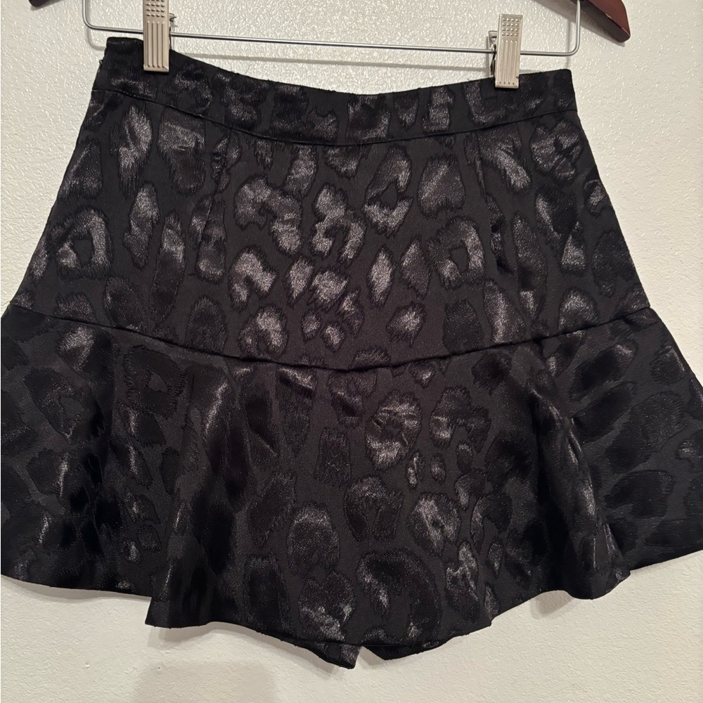DO+BE black animal print skort S